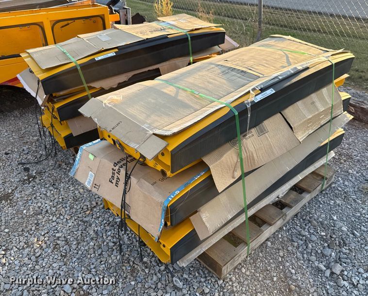 image for item EU5079 (6) 2024 Ford F250 tailgates