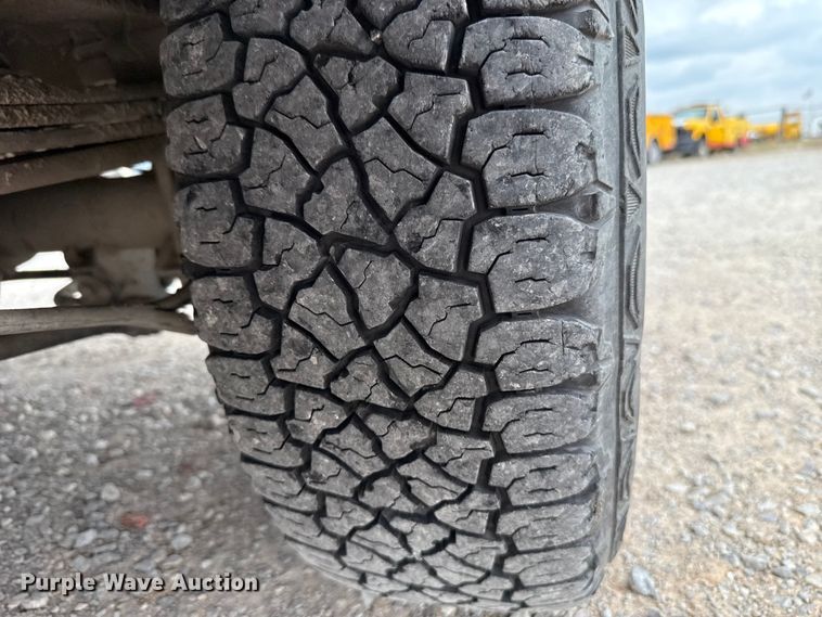 image for item EU5195 2015 Ford F350 Super Duty XL utility bed pickup truck