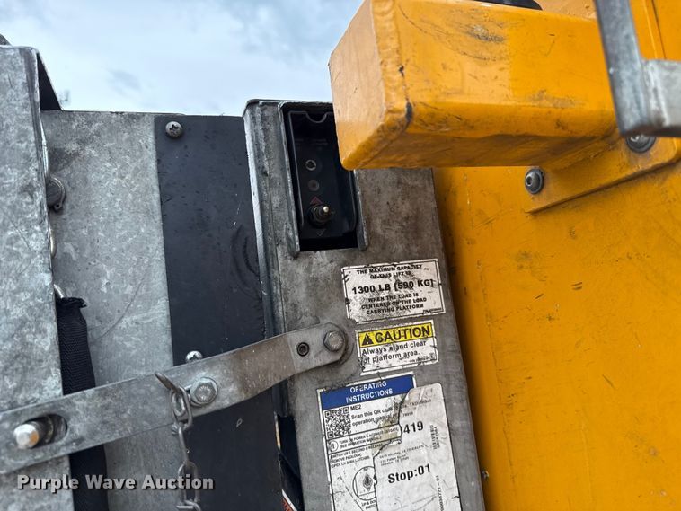 image for item EU5196 2020 Ford F350 Super Duty XL utility bed pickup truck