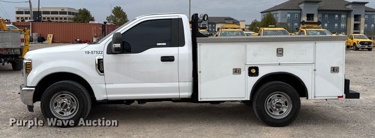 image for item EU5197 2019 Ford F250 Super Duty XL utility bed pickup truck