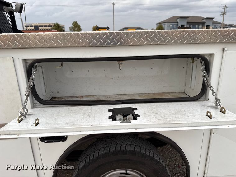 image for item EU5197 2019 Ford F250 Super Duty XL utility bed pickup truck