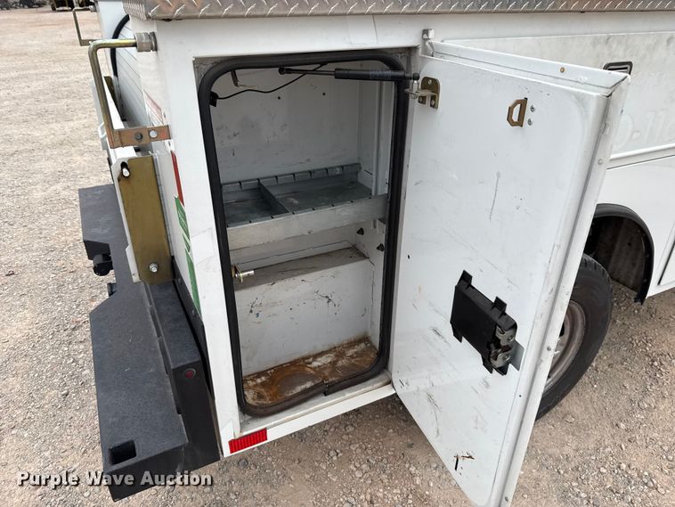 image for item EU5197 2019 Ford F250 Super Duty XL utility bed pickup truck