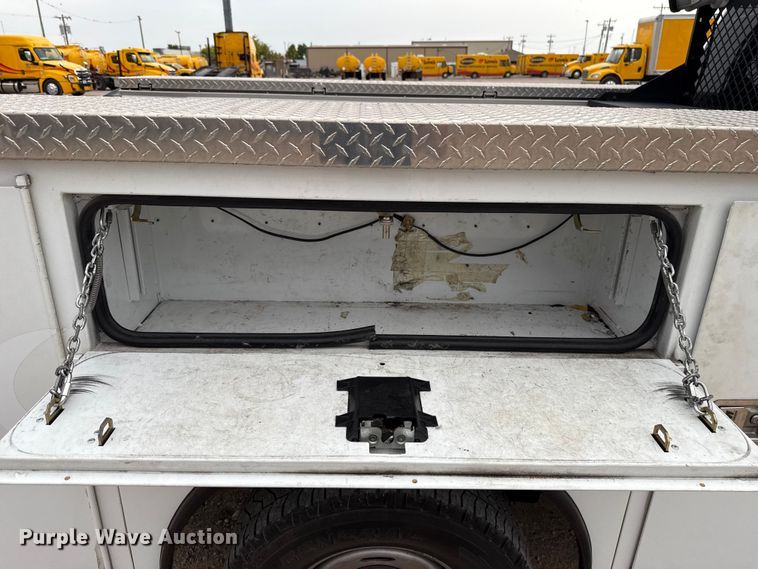 image for item EU5197 2019 Ford F250 Super Duty XL utility bed pickup truck