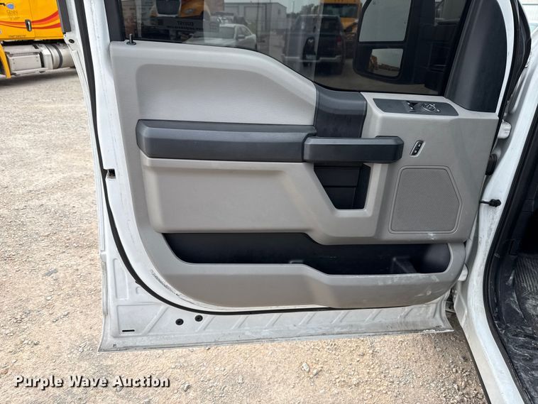 image for item EU5197 2019 Ford F250 Super Duty XL utility bed pickup truck