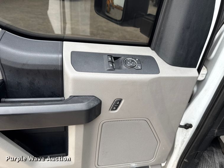 image for item EU5197 2019 Ford F250 Super Duty XL utility bed pickup truck