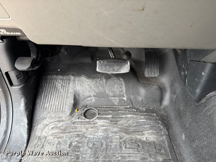 image for item EU5197 2019 Ford F250 Super Duty XL utility bed pickup truck