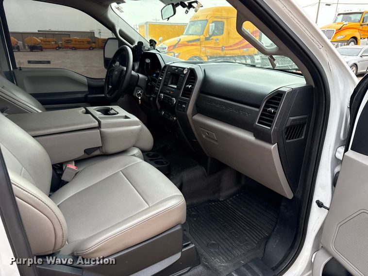 image for item EU5197 2019 Ford F250 Super Duty XL utility bed pickup truck