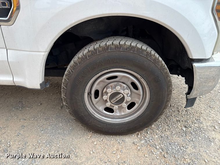 image for item EU5197 2019 Ford F250 Super Duty XL utility bed pickup truck