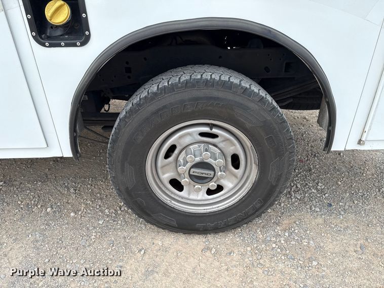 image for item EU5197 2019 Ford F250 Super Duty XL utility bed pickup truck