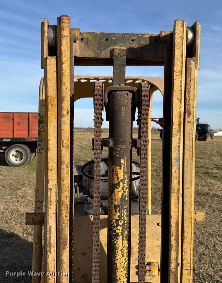 image for item EU5361 Hyster forklift