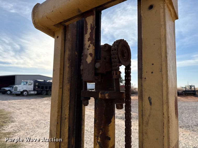 image for item EU5361 Hyster forklift