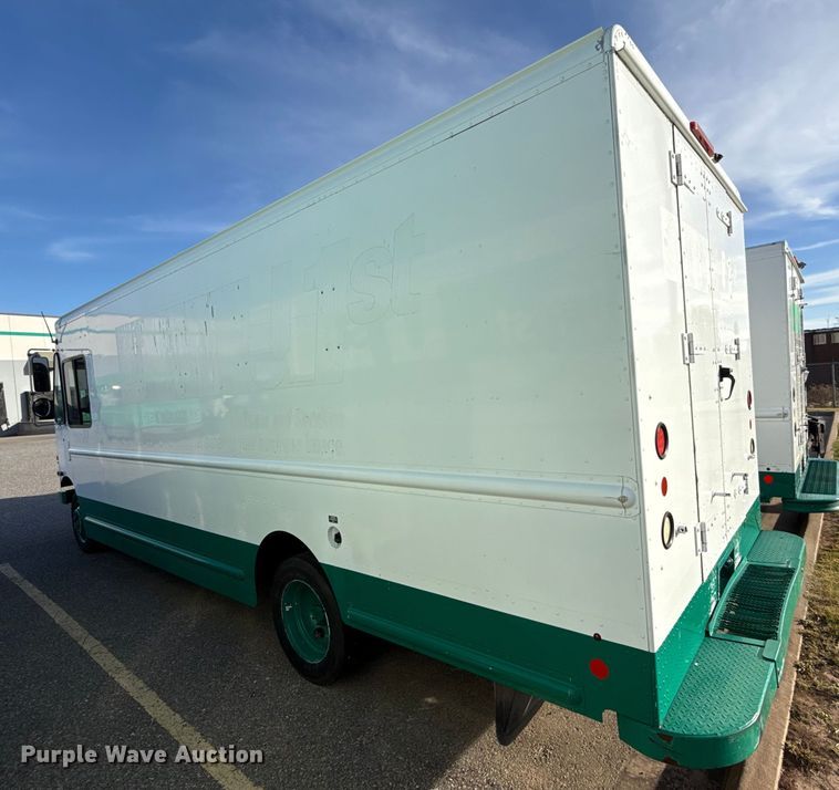 image for item EU5372 2014 Freightliner MT45 delivery truck