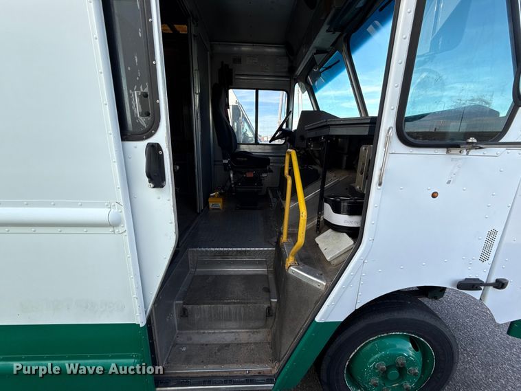 image for item EU5372 2014 Freightliner MT45 delivery truck