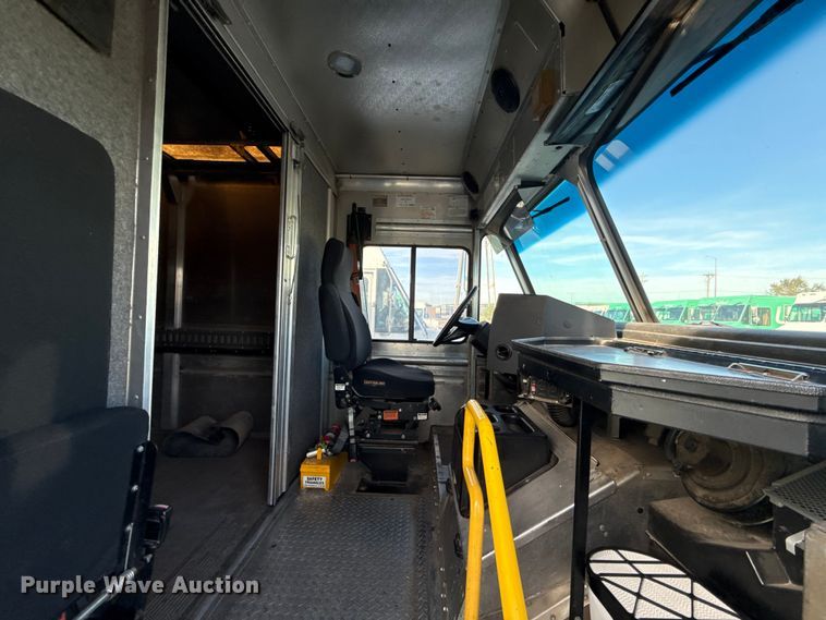 image for item EU5372 2014 Freightliner MT45 delivery truck