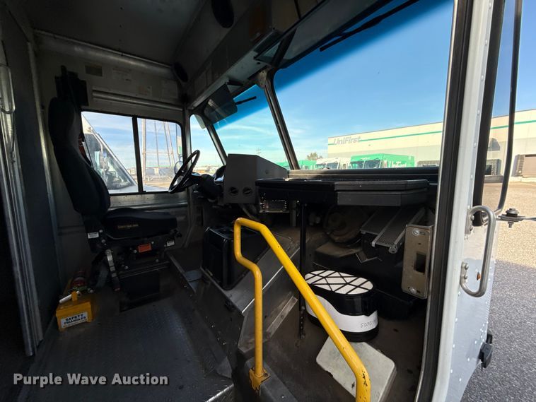 image for item EU5372 2014 Freightliner MT45 delivery truck