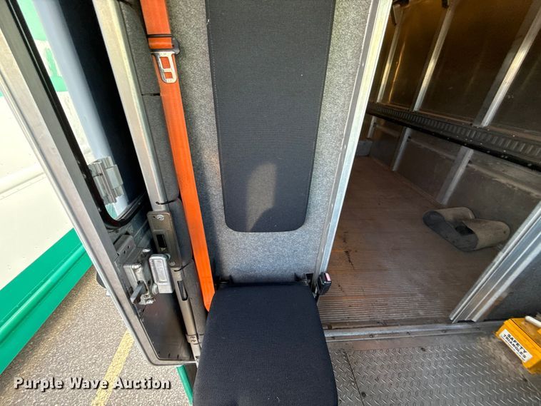 image for item EU5372 2014 Freightliner MT45 delivery truck