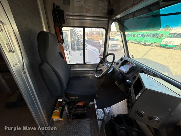 image for item EU5372 2014 Freightliner MT45 delivery truck