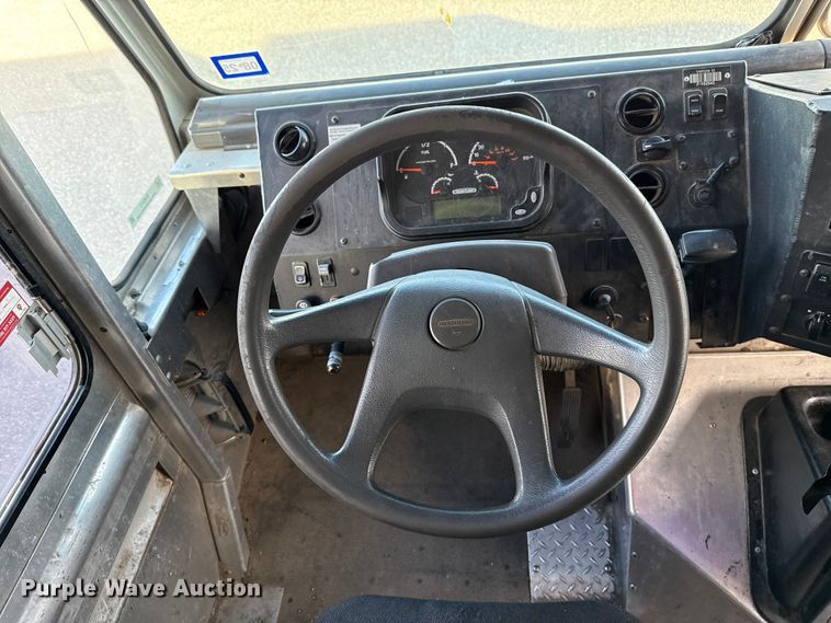 image for item EU5372 2014 Freightliner MT45 delivery truck