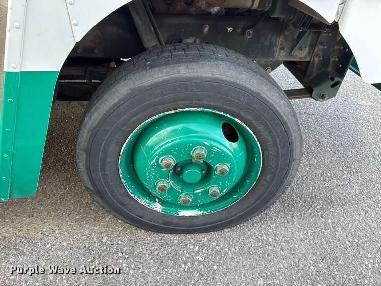 image for item EU5372 2014 Freightliner MT45 delivery truck