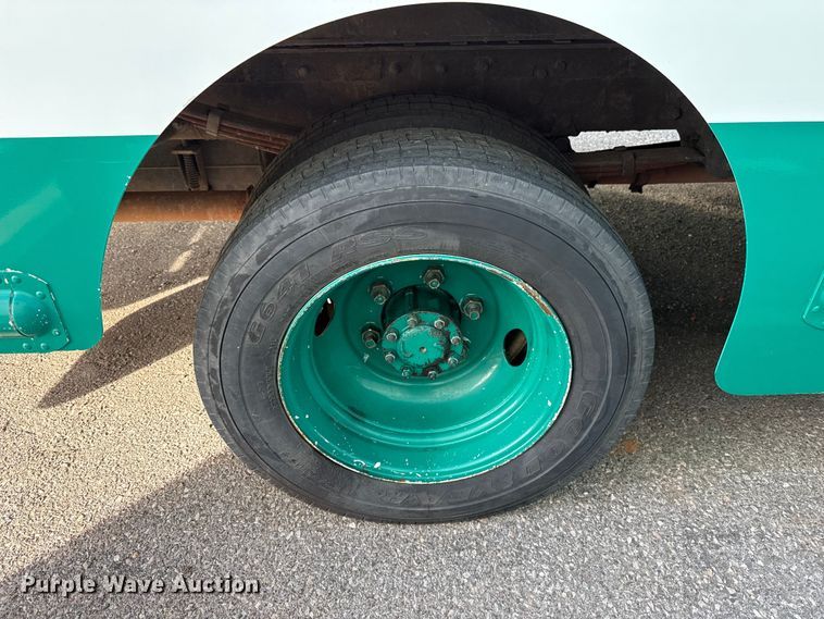 image for item EU5372 2014 Freightliner MT45 delivery truck