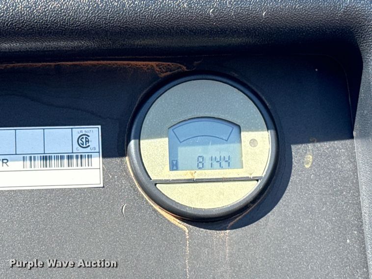 image for item EU5400 2014 RAM 3500 Crew Cab flatbed pickup truck