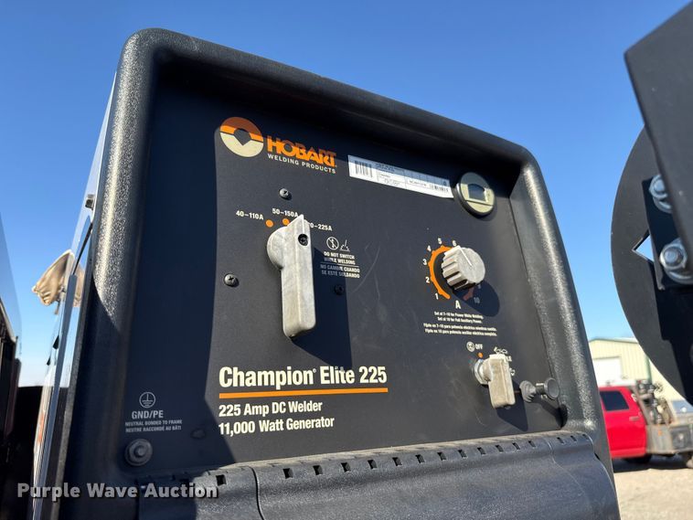 image for item EU5401 2014 RAM 3500 Crew Cab flatbed pickup truck