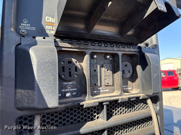 image for item EU5401 2014 RAM 3500 Crew Cab flatbed pickup truck