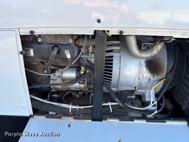 image for item EU5401 2014 RAM 3500 Crew Cab flatbed pickup truck