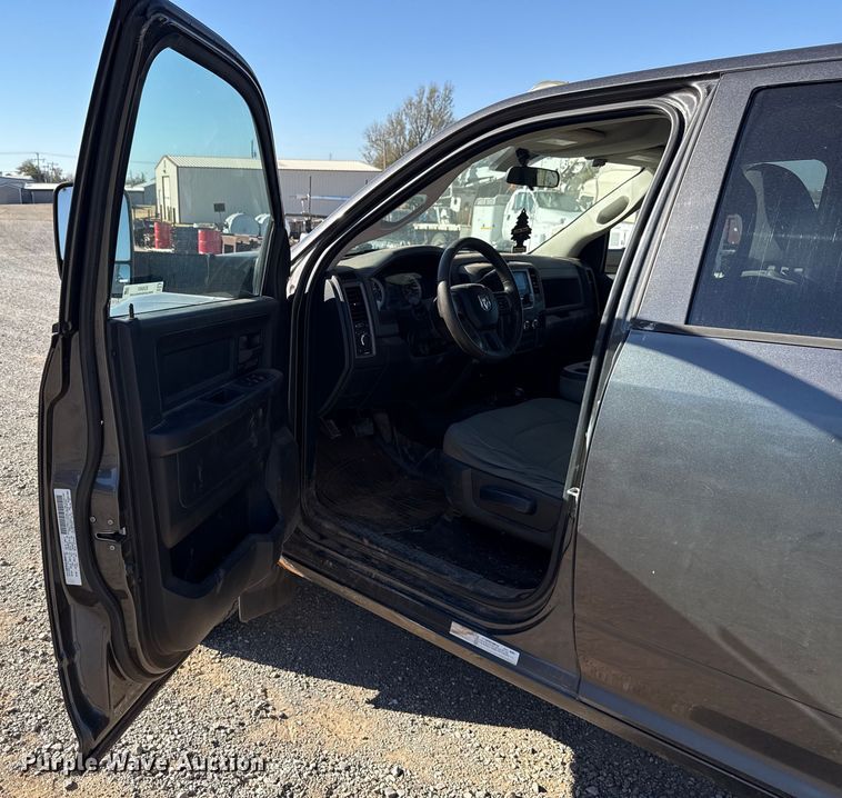 image for item EU5401 2014 RAM 3500 Crew Cab flatbed pickup truck