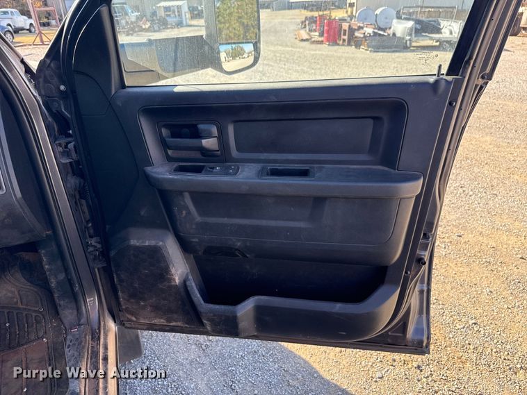 image for item EU5401 2014 RAM 3500 Crew Cab flatbed pickup truck