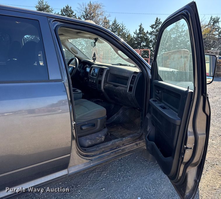 image for item EU5401 2014 RAM 3500 Crew Cab flatbed pickup truck