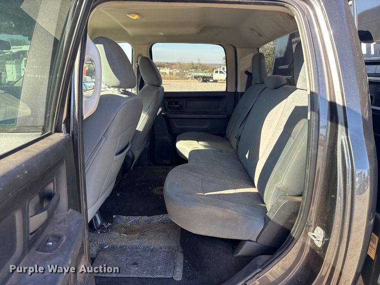 image for item EU5401 2014 RAM 3500 Crew Cab flatbed pickup truck