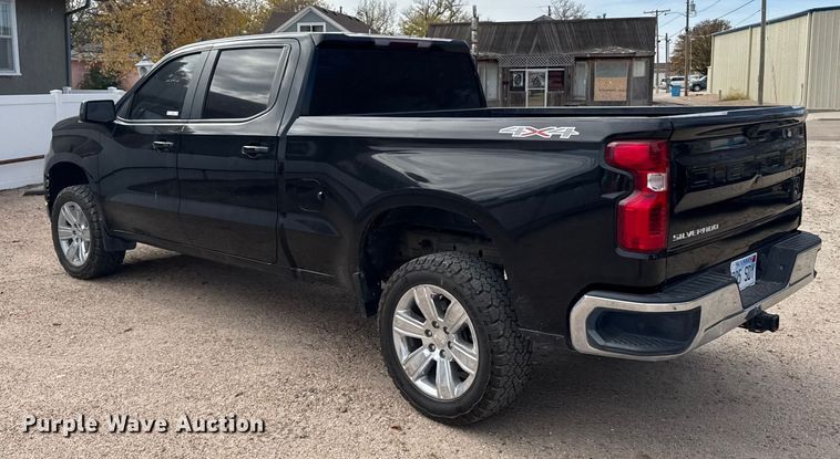 image for item EU6327 2020 Chevrolet Silverado 1500 LT Crew Cab pickup truck