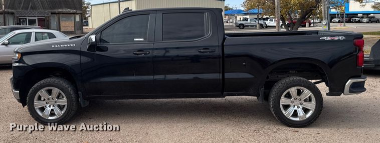 image for item EU6327 2020 Chevrolet Silverado 1500 LT Crew Cab pickup truck