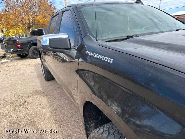 image for item EU6327 2020 Chevrolet Silverado 1500 LT Crew Cab pickup truck