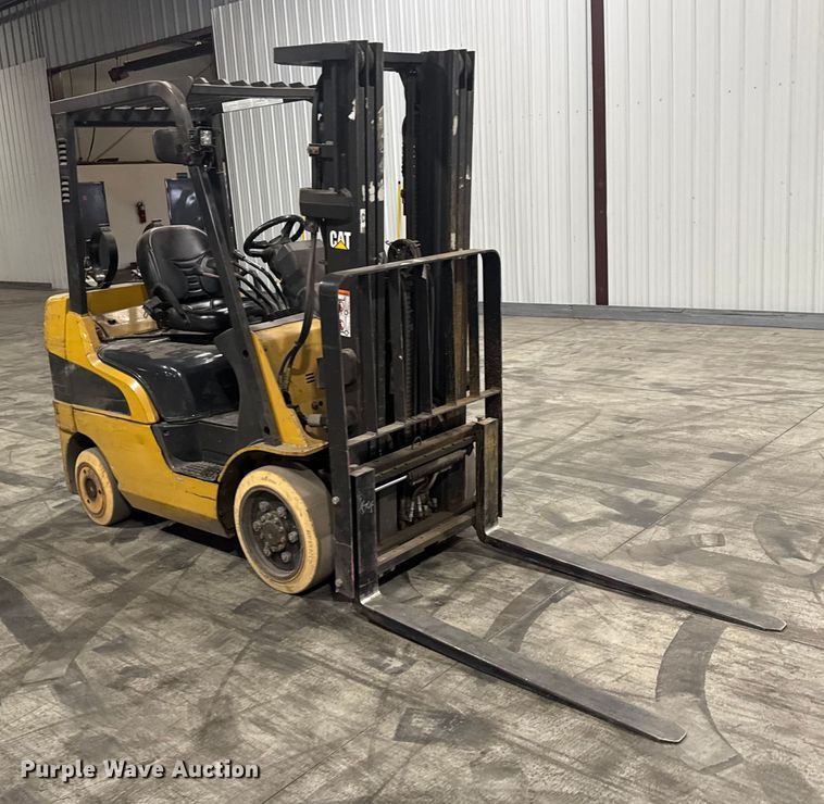 MONTACARGAS CATERPILLAR C5000