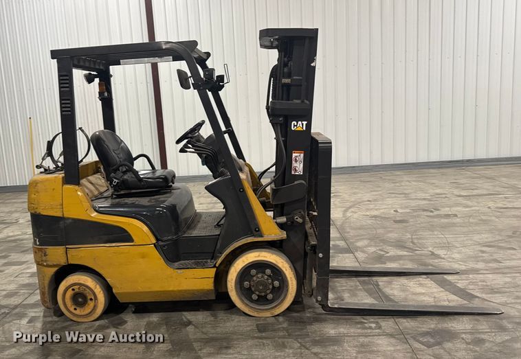 MONTACARGAS CATERPILLAR C5000