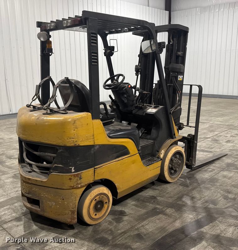 MONTACARGAS CATERPILLAR C5000