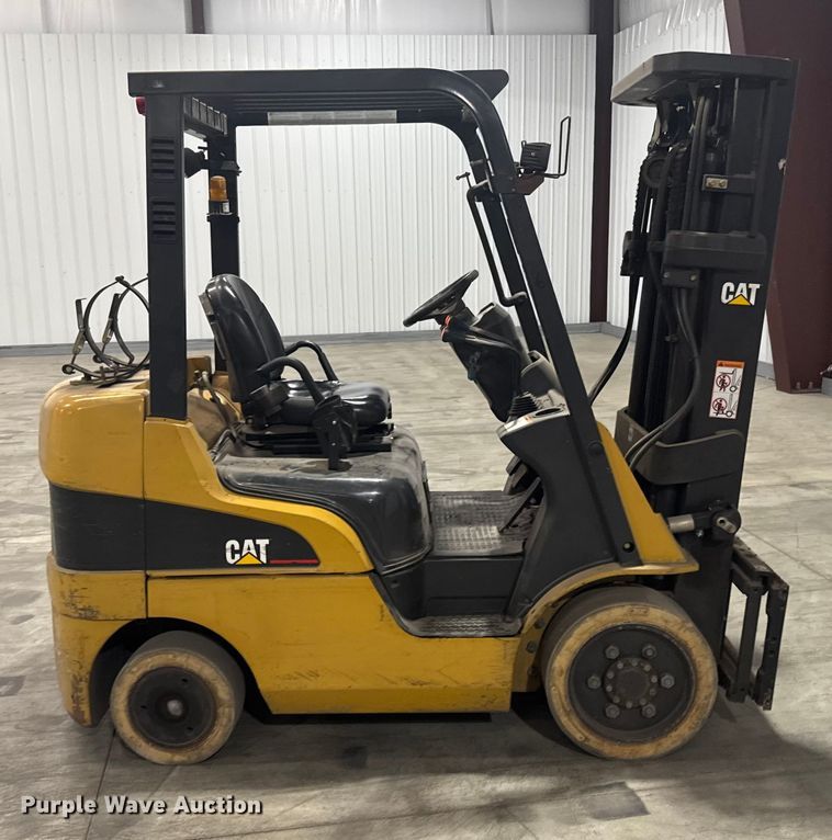 MONTACARGAS CATERPILLAR C5000