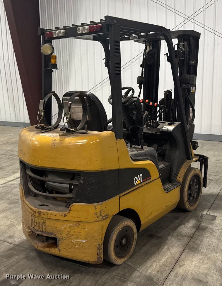 MONTACARGAS CATERPILLAR C5000