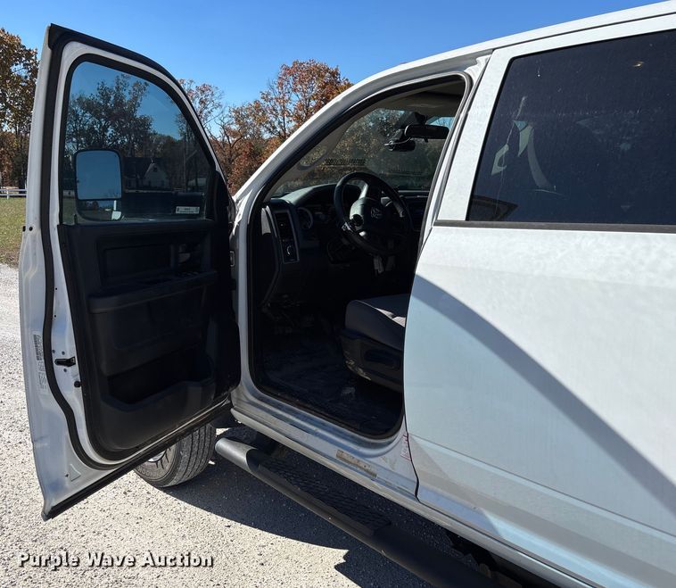 image for item EV3263 2014 RAM 5500 flatbed truck