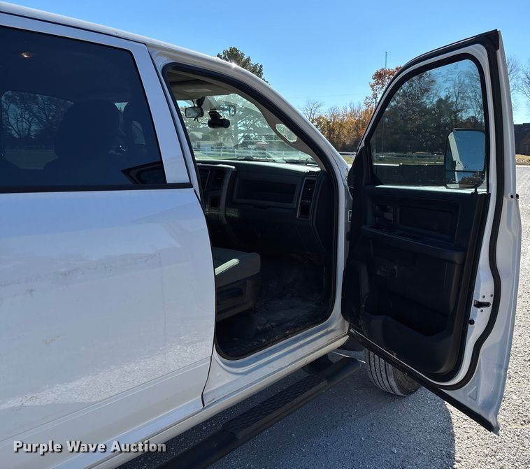 image for item EV3263 2014 RAM 5500 flatbed truck