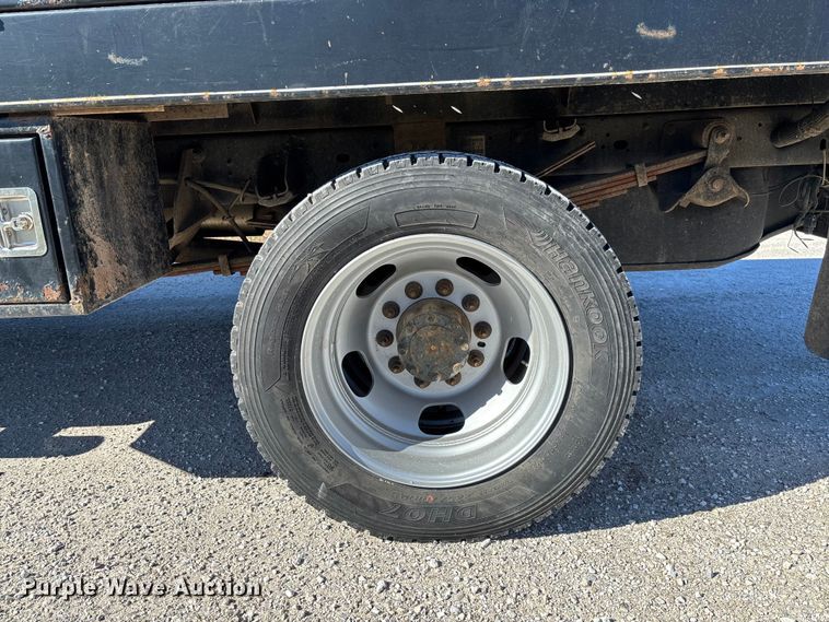 image for item EV3263 2014 RAM 5500 flatbed truck