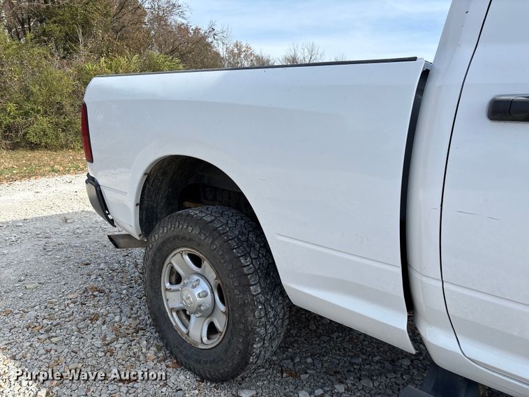 image for item EV3270 2017 RAM 3500 Crew Cab pickup truck