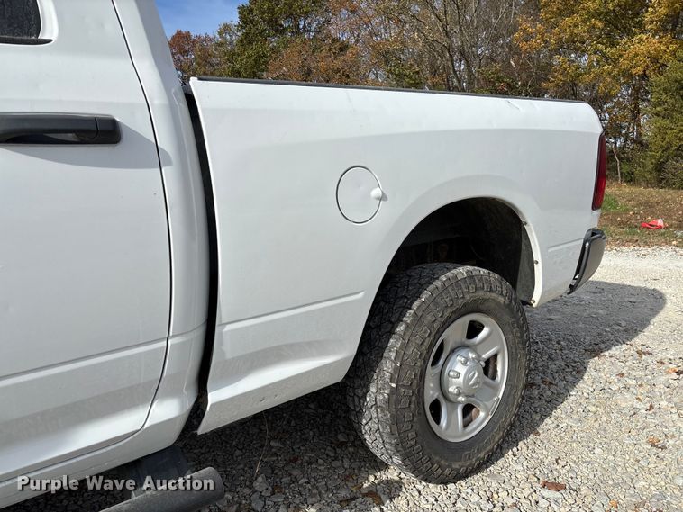 image for item EV3270 2017 RAM 3500 Crew Cab pickup truck