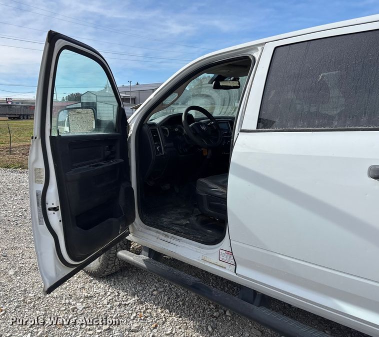 image for item EV3270 2017 RAM 3500 Crew Cab pickup truck