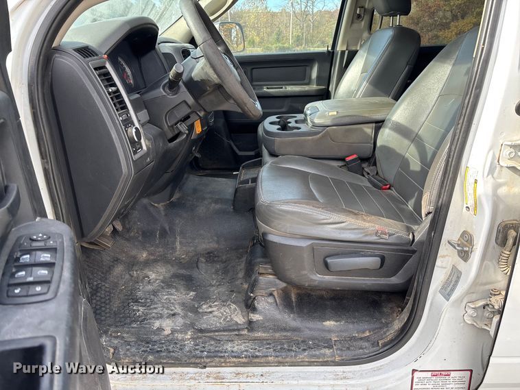 image for item EV3270 2017 RAM 3500 Crew Cab pickup truck