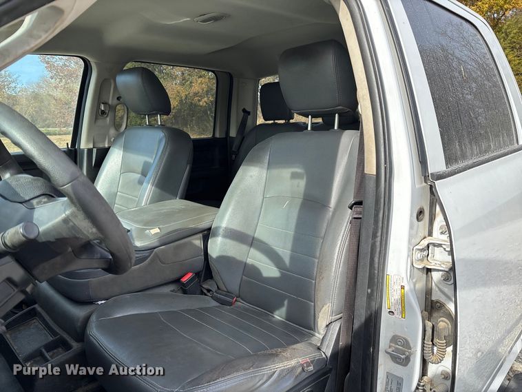 image for item EV3270 2017 RAM 3500 Crew Cab pickup truck