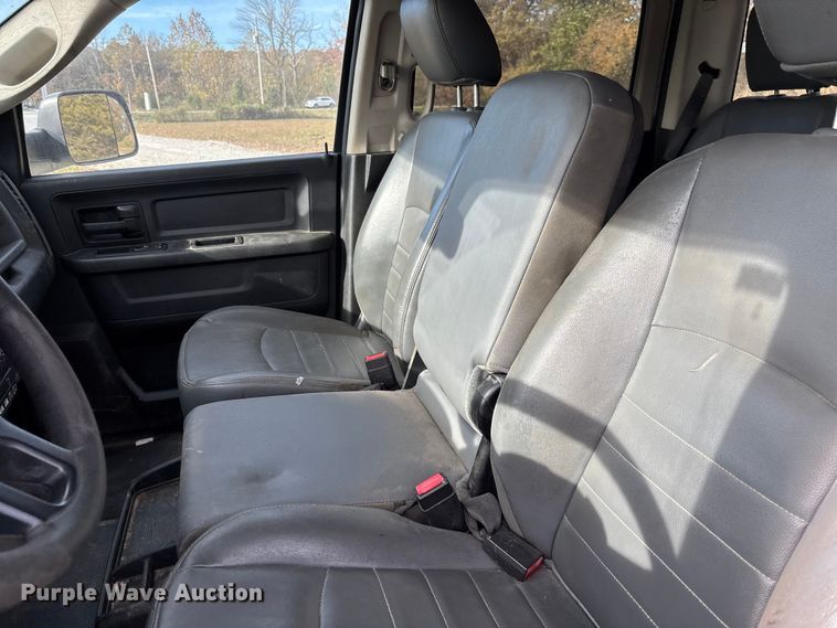 image for item EV3270 2017 RAM 3500 Crew Cab pickup truck