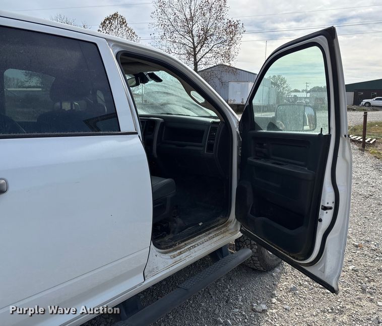 image for item EV3270 2017 RAM 3500 Crew Cab pickup truck